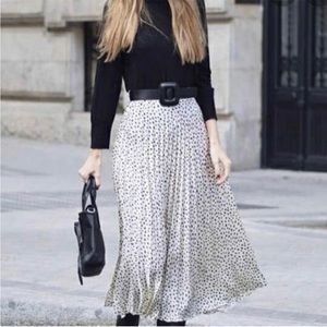 White Animal Print Pleated Skirt